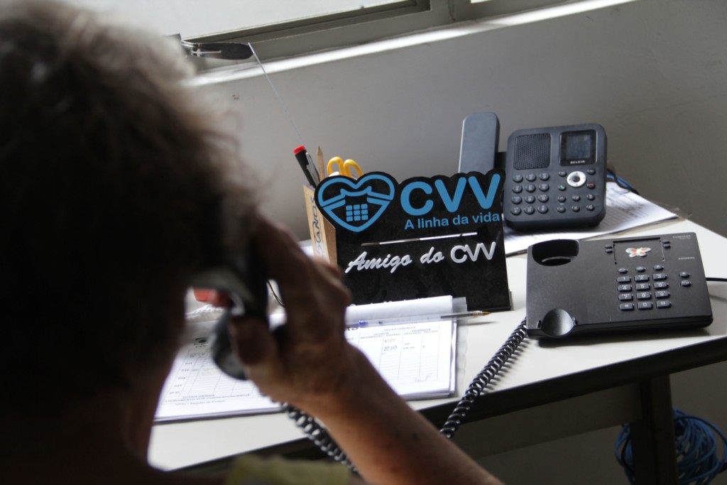 cvv faz atendimento por telefone
