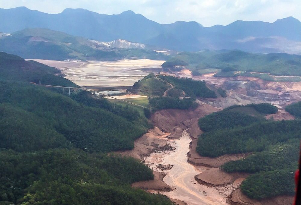 ações contra samarco por rompimento da barragem