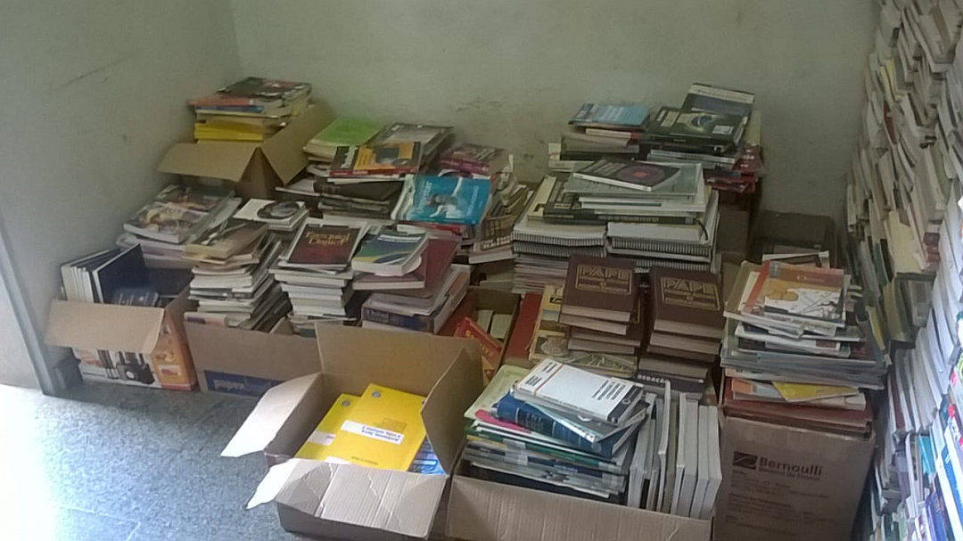 campanha doação livros valadarense