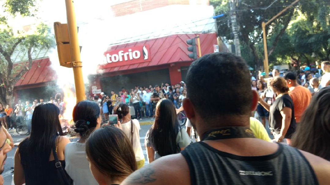 camelos confusão no centro de valadares