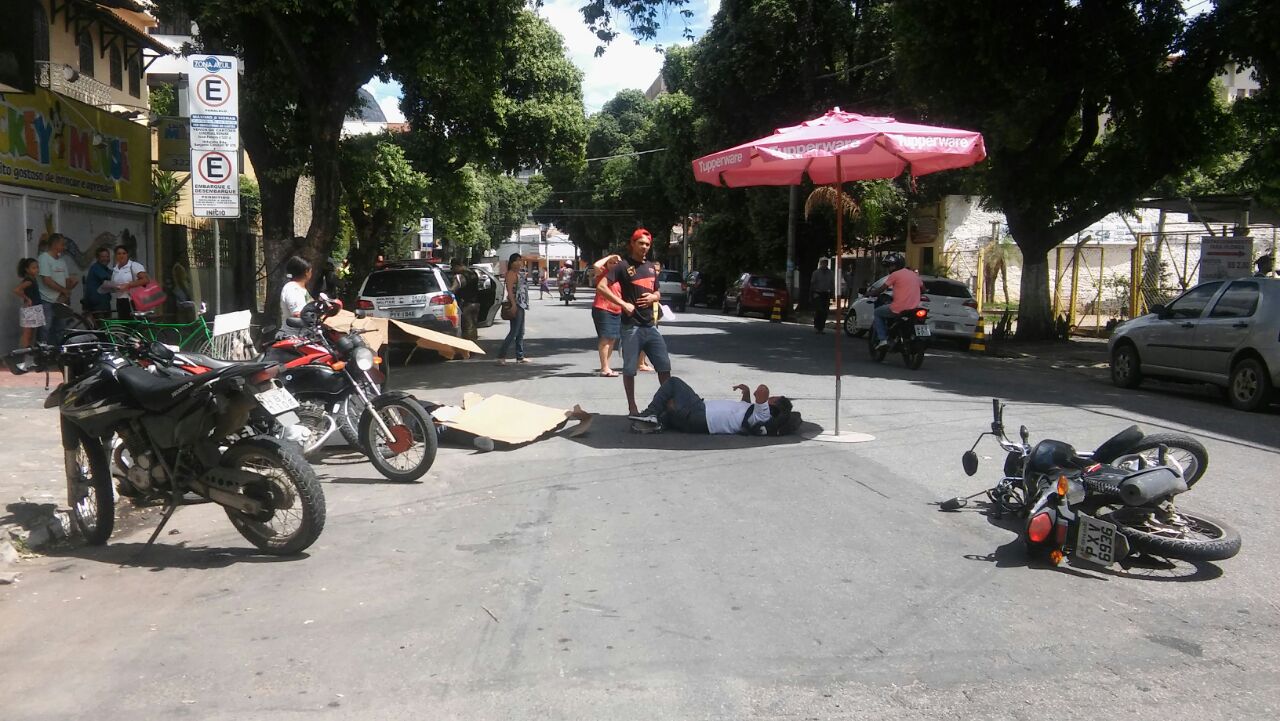 motos se chocam no centro motos se chocam no centro