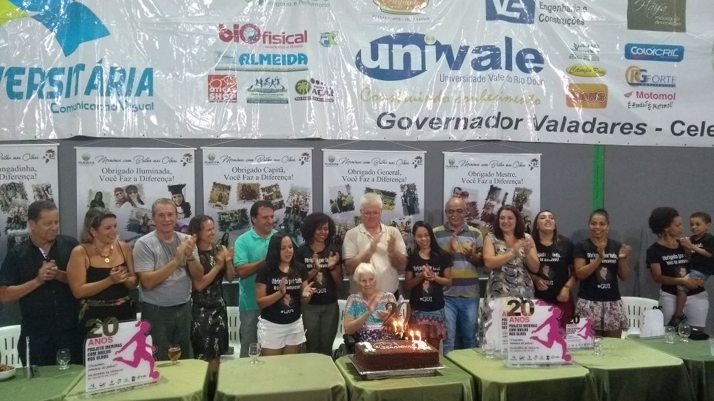 projeto meninas com brilho nos olhos
