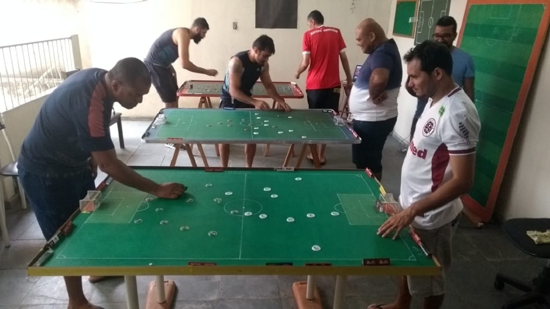 grupo valadarense resgata futebol de botão