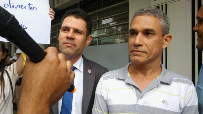 cartunista santo na audiência de conciliação
