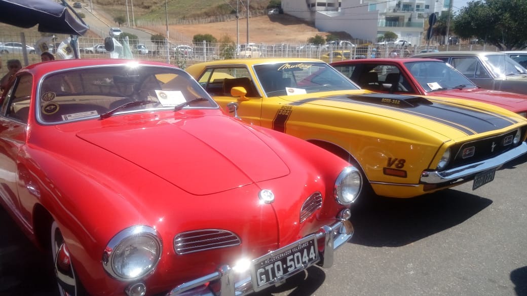 Feira de carros antigos em valadares