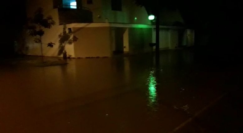 morador da ilha registra alagamento de ruas