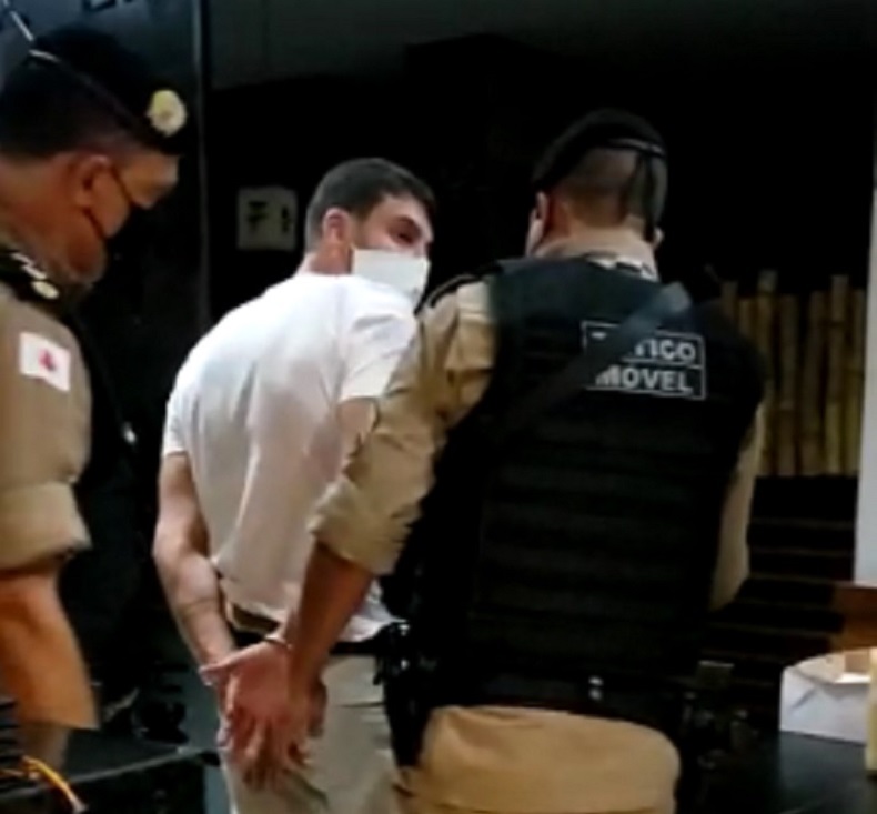 dono de restaurante é detido por pms por descumprir decreto covid