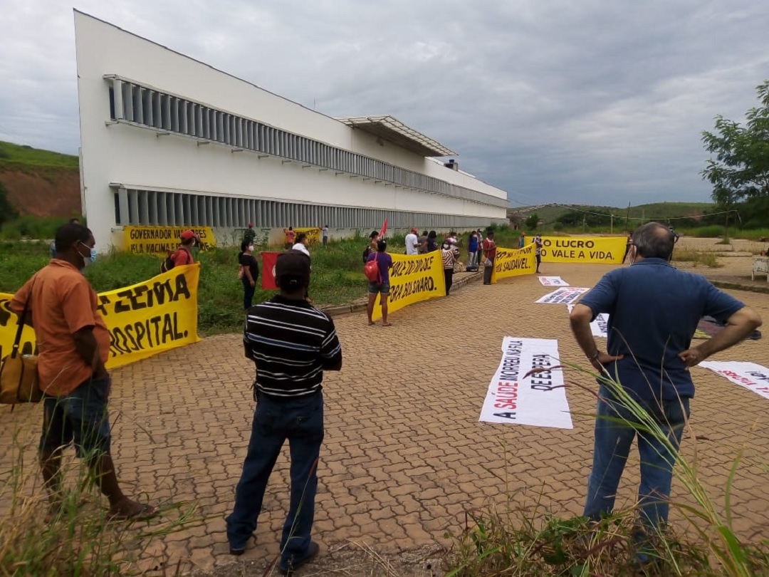 militantes se preparam para ocupação de obra inacabada