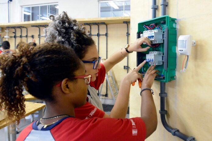 inscrições para cursos de eletromecânica e eletrotécnica foram prorrogadas até o dia 13 de agosto