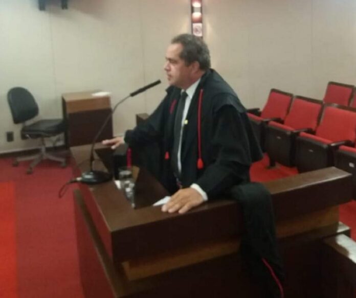 oab de minas faz ato de desagravo pró advogado mauro bonfim