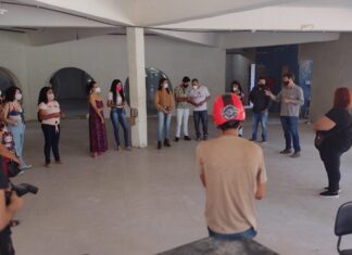 Artistas visitam Teatro Atiaia, que terá reforma paralisada por falta de recursos artistas visitam obras do teatro atiaia em valadares