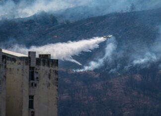 Luta contra o fogo na Ibituruna continua; 380 hectares já foram queimados combate ao fogo na ibituruna continua na tarde desta quarta