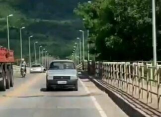 Vídeo: motorista anda de marcha à ré na ponte do São Raimundo motorista dirige carro na marcha ré na ponte do são raimundo em valadares