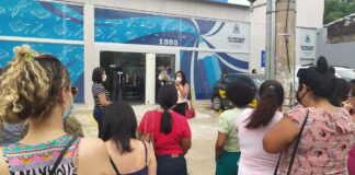 magistério em valadares protesta hoje em frente a prefeitura