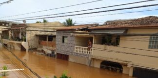 nível do rio doce passa de 4 metros e continua subindo
