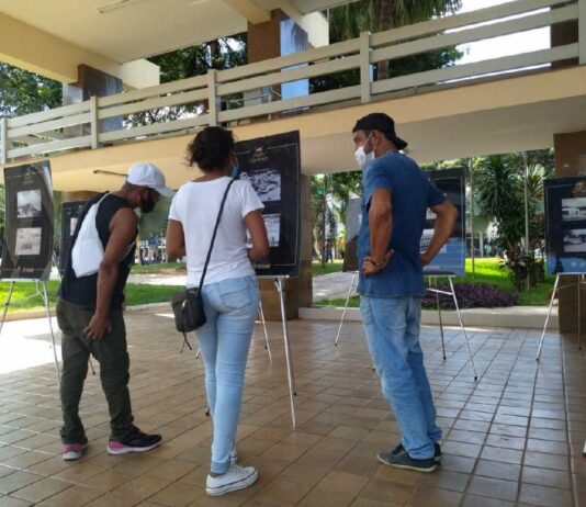 Exposição de fotos históricas pode ser vista no térreo da prefeitura