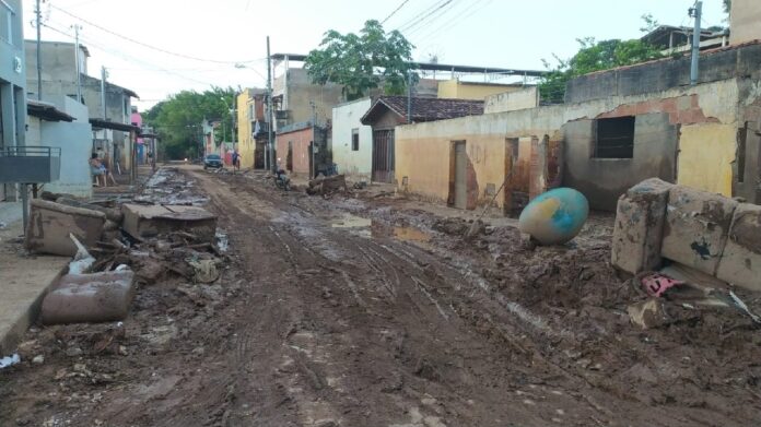 Confira fotos após terceira maior enchente de Valadares