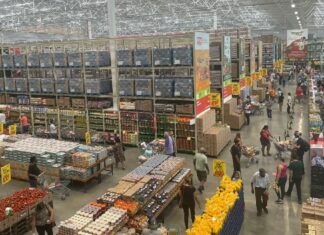 Projeto Troco Solidário repassa R$ 86 mil para Apae de Valadares apae de valadares recebe 86 mil de projeto troco solidário da rede mart minas