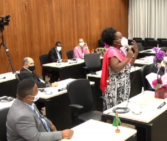 gilsa defende tribuna livre e alfineta vereadores