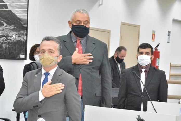 regino cruz ignora denúncia de rachadinha na câmara
