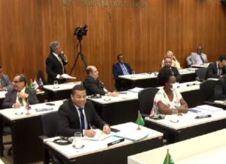 Fim da Tribuna Livre: vereadores encolhem participação popular na Câmara fim da tribuna livre na câmara de valadares