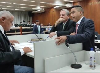 Vereadores de Valadares se dão mais 2,5% de aumento salarial vereadores se dão mais 2,5% de aumento salarial