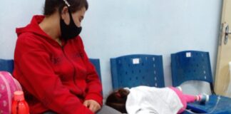 crianças passam noite em cadeiras na pediatria do hm em valadares