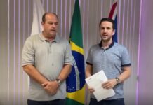 Ao lado de pré-candidato, prefeito anuncia em vídeo que vai pagar férias dos contratados da Educação ao lado de pré-candidato, prefeito anuncia que vai pagar férias dos servidores designados da educação