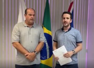 Ao lado de pré-candidato, prefeito anuncia em vídeo que vai pagar férias dos contratados da Educação ao lado de pré-candidato, prefeito anuncia que vai pagar férias dos servidores designados da educação