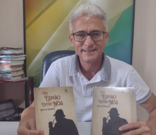 Livro de espionagem com doses de humor traz Sherlock Holmes a Valadares